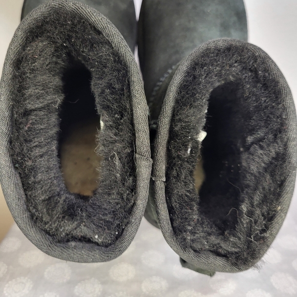 UGGs Low Top Shearling Ankle Boots in Black size 6 - Picture 8 of 11